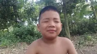 Primitive Technology CAM: Eating delicious - Smart boy Cooking squid. 4K