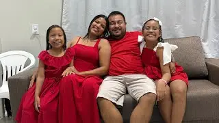 Recebendo os presentes de Natal :) 
