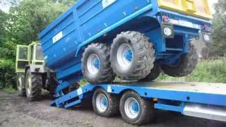 MB Trac 1500 Unloading Kane Trailer
