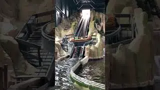 INSANE Log Flume Turntable #shorts #engineering #waterride #logflume #toverland #insane #themepark
