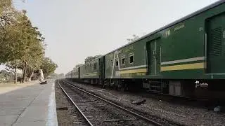 6 Dn green line ki taza taza video capture at Malir station with sensational track sound & power 