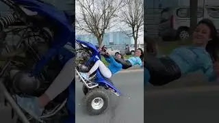 Wheelie a 2 sur les &eacute;paules 💁🏼&zwj;♀️ #bikergirl #cass #bike