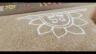 Super simple border rangoli designs⚛️fridayrangoli⚛️frontdoorrangoli #rangoli #shwetascreativeworld