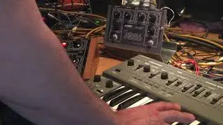 Double Trouble distorting a Bass-Synth