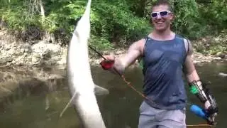 Gar City!! Bowfishing With The Bowmars!