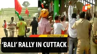 Protesters Dump Dust At CMC Office Over Pollution In Cuttack
