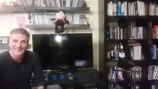 Coto y Pepe Conversaciones desde la sala TV biblioteca del loft. 24