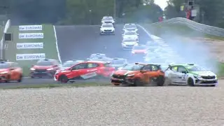 CEZ Clio Cup 2025 | SlovakiaRing Race 2 | Big Start Crash
