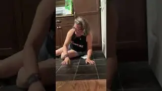 lol she&rsquo;s so drunk my poor mom lol