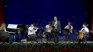 Stephen Chaundy sings 