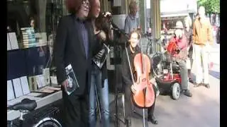 presentatie Oboema Sesetokoe, Op een brommer