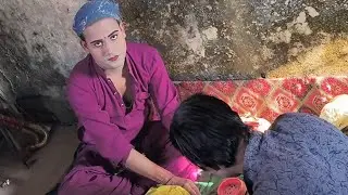 इस वीडियो में लड़के लड़की कैसे बनते हैं अपने मेकअप को लगाकर यही दिखाया गया है इसलिए इसको जरूर देखें