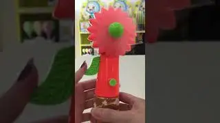 Sun flower hand fan water gun candy toy