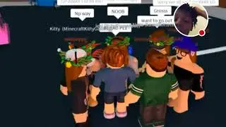 Reactimg to yungyplaysroblox gold digger prank