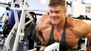 CHEST in Gold's Gym - Classic Bodybuilding