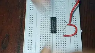 Automatic night light using NAND gate