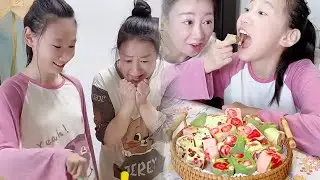 Ning Wei was caught eating roasted bananas#funny#food#cooking