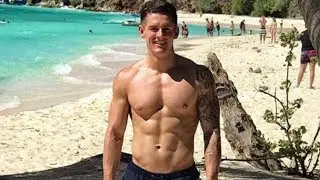 SHIRTLESS CHEF MUST BE STOPPED