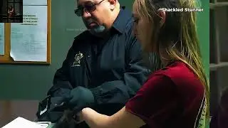 4 BIG Mistakes People Make When Handcuffing Themselves #handcuffs #shackled #prisonerwomen