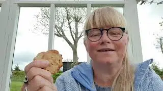 Specier er nemme sm&aring;kager. Gitte fra Noget i ovnen hos Bagen&oslash;rden fort&aelig;ller om de l&aelig;kre kager