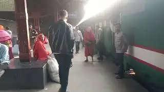 হ্যালো গাইজ পঞ্চগড় এক্সপ্রেস এই মুহূর্তে এসেচে আপনাদের দেখানোর চেষ্টা করছে 