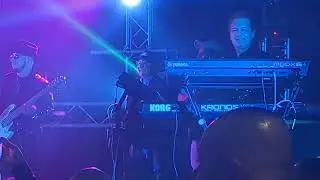 Mazz fan throws bra @ Joe Lopez on stage!