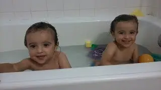 Twins Splashing at Bath Time | MoMo Twins