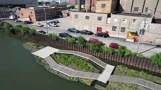 Drone Over Chicago&rsquo;s Wild Mile Park &mdash; Aerial Perspective of Goose Island