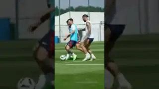 Messi's no look pass during training🥶🥶