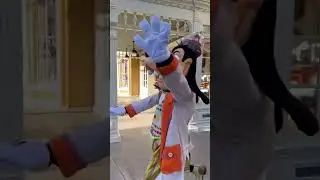Playing Hide and Seek with Goofy #hideandseek #disneylandparis #halloween #2022