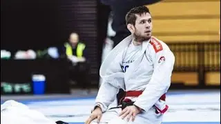 Robert Henek dla grapplerINFO - technika przejścia półgardy