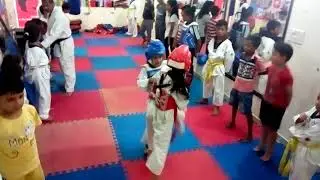 Ojasvi Rawat and Neha fighting