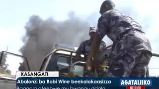 KASANGATI: Abalonzi ba Bobi Wine beekalakaasiza.