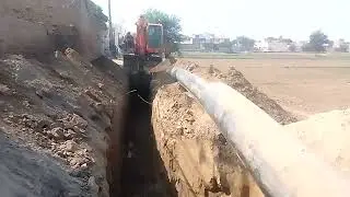 Crane is excavating and laying water pipes.#viralvideo 
