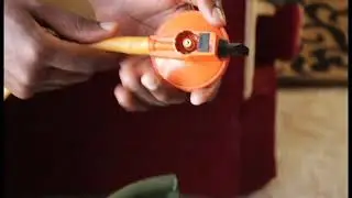 how to fix and unfix gas cylinder from and to its horse pipe.