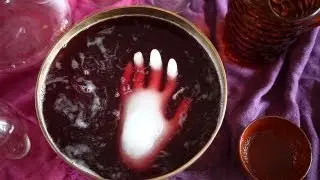 Halloween Party Rezept: Halloween Bowle mit gefrorener Hand