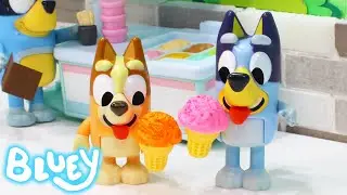 Bluey - Bluey Pretend Play Ice Cream Episode with Bluey Toys