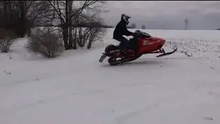 Ski doo 500 vs Polaris indy 440 (jumping and racing)