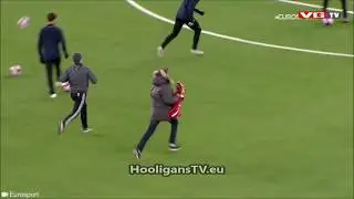 Vålerenga fans steal the SK Brann flag . 03.11.2019