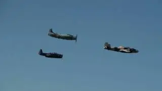 B25, TBM, A1 Skyraider Vol en Formation Full HD Meeting A&eacute;rien de La Fert&eacute;-Alais  LFTA 2010