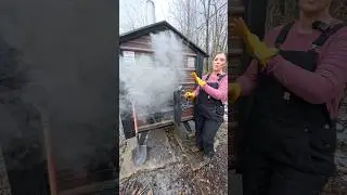 Техническое обслуживание наружного дровяного котла! Прочистка и повторный розжиг. #трудолюбиваяже...