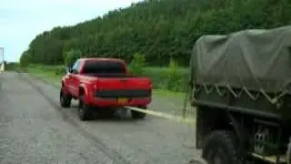 Daffie Ya126 trekt dodge 2500 cummins over de kaay