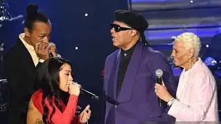 Keyshia Cole, Dionne Warwick, Gladys Knight & Stevie Wonder perform&ldquo;That&rsquo;s What Friends Are For&rdquo;LIVE