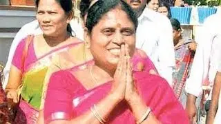 ys vijayamma attend YS.Raja reddy on  death anniversary - TV5
