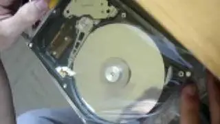 Understanding the inside of a crashed hard disk - what is the click of death