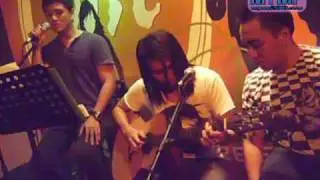 Chin of MYMP Jamming with Keystone at Phi Bar