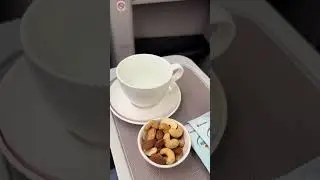 早班机上的黄酒太顶了！ 第一次在早上8点喝酒！还是在飞机上！万米云端品味绍兴花雕酒，这种感觉妙不可言。 #航空 #机场 #坐飞机 #国航 #卓越白金卡