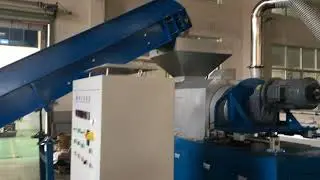 Squeezing granulator