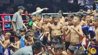 На турнире DREAM FIGHT 2 боксерский ринг в Патхум-Тани был заполнен до отказа.