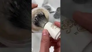 TRADITIONAL SHAVING 🔥 #asmr #asmrvideo #barber #rasatura #shave #beard #shavebeard #shaving